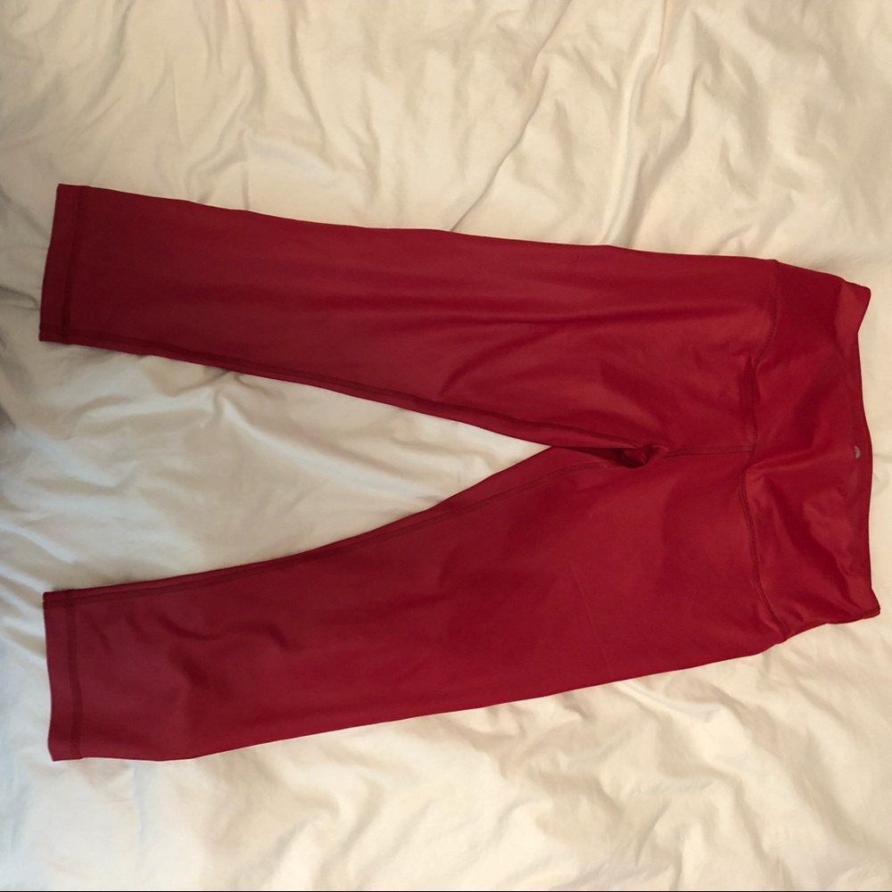 Red cropped yoga leggings